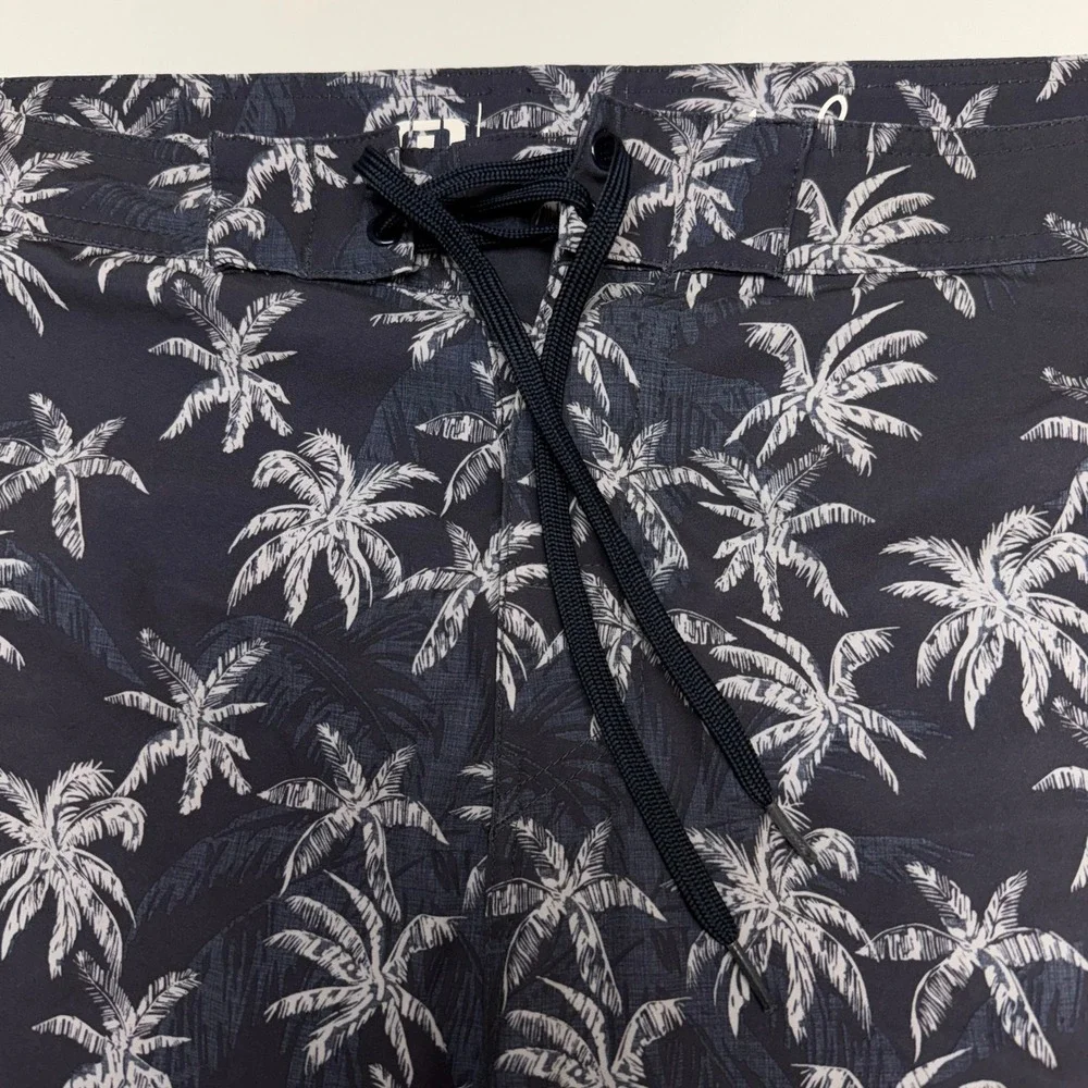 TravisMathew Men's Hybrid Board Shorts 42 Palm Tree‎ Swim Trunks Stretch Beach